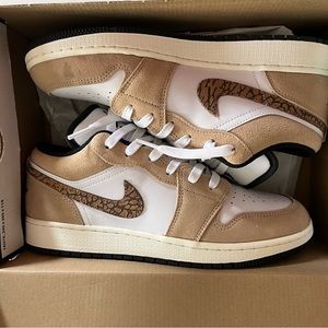 NIB Air Jordan 1 Low SE GS size 7Y (W8.5)